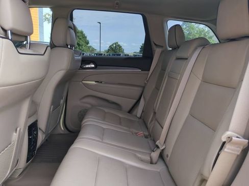Used 2019 Jeep Grand Cherokee Overland AWD/4WD image 14