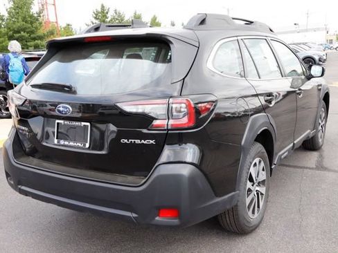 Used 2024 Subaru Outback AWD/4WD image 3