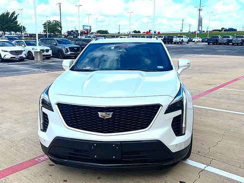 Used 2023 Cadillac XT4 Sport FWD image 2