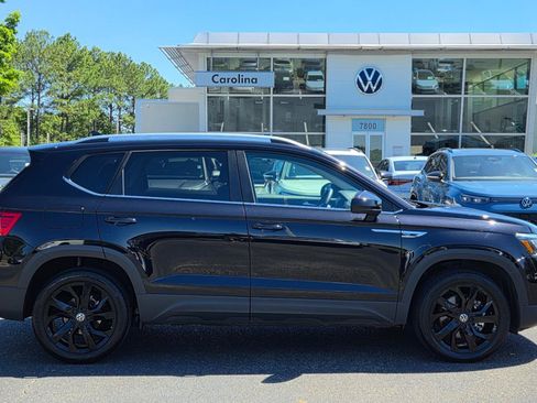 Certified 2023 Volkswagen Taos SE w/ Panoramic Sunroof Package FWD image 7
