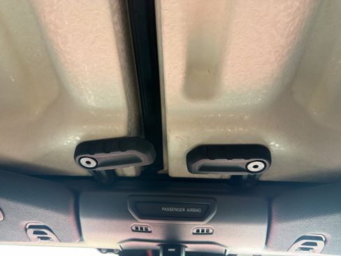 Used 2018 Jeep Wrangler Unlimited Rubicon AWD/4WD image 16
