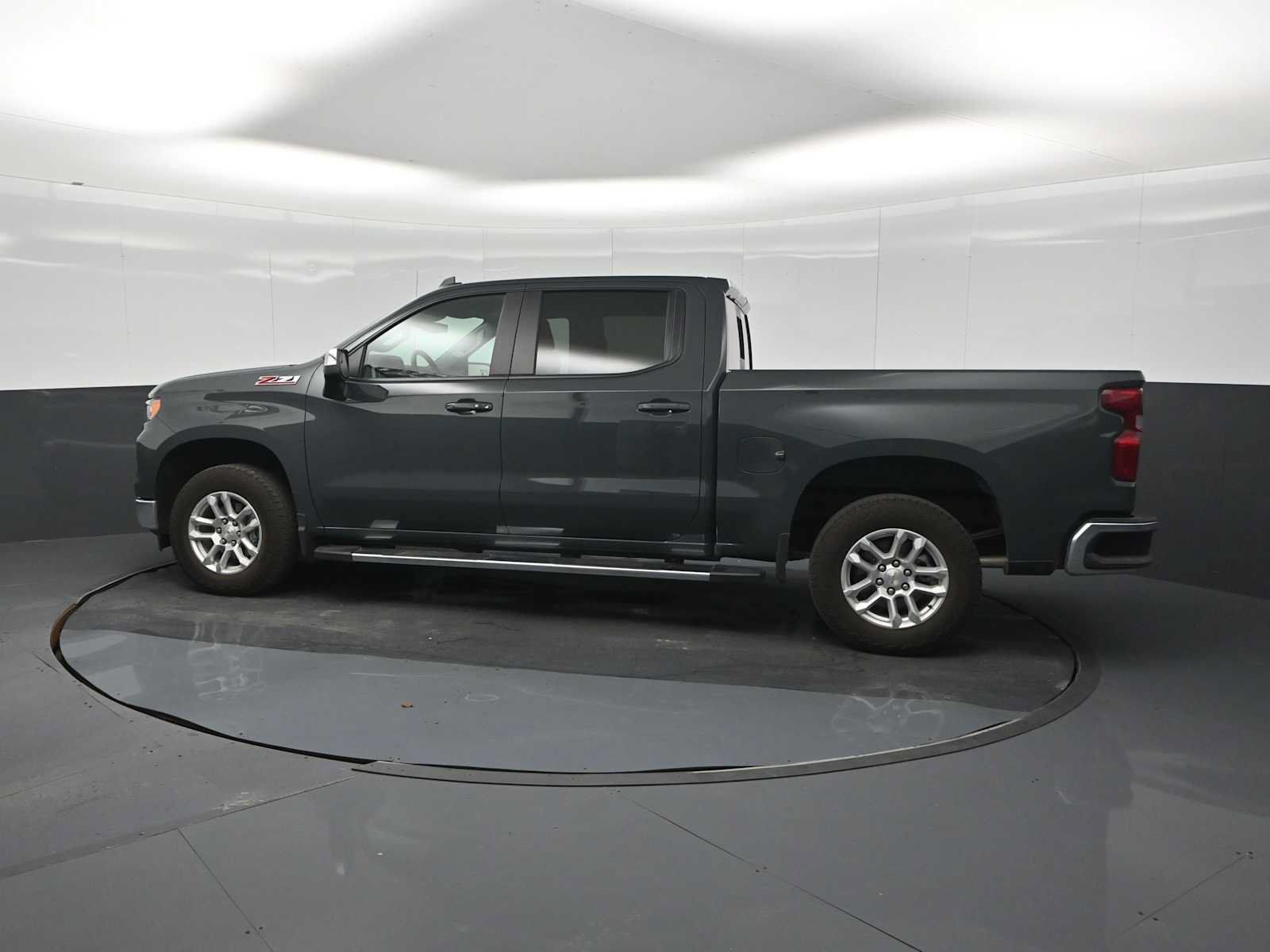 Used 2025 Chevrolet Silverado 1500 LT w/ Z71 Off-Road Package AWD/4WD image 4