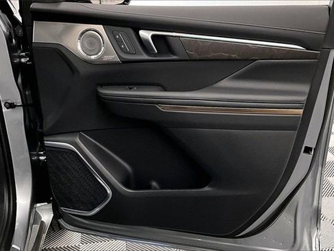 Used 2025 Buick Enclave Avenir w/ Super Cruise Package image 19