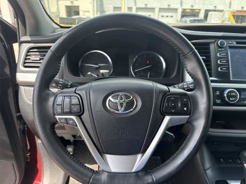Used 2015 Toyota Highlander XLE AWD/4WD image 17