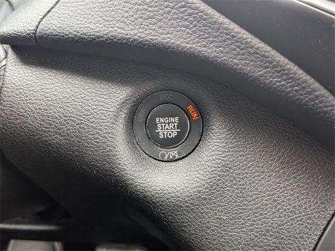 Used 2019 Jeep Cherokee Limited w/ Technology Group image 15