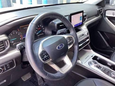Used 2023 Ford Explorer XLT w/ Equipment Group 202A AWD/4WD image 28