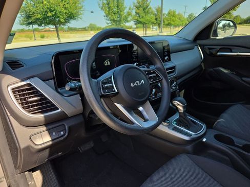 Certified 2024 Kia Seltos LX AWD/4WD image 2