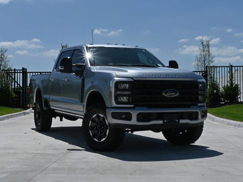 Used 2024 Ford F250 Lariat w/ Tremor Off-Road Package AWD/4WD image 2