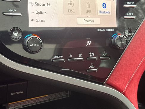 Used 2019 Toyota Camry XSE image 19