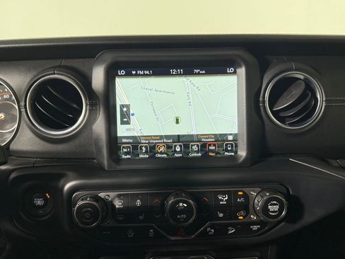 Used 2018 Jeep Wrangler Unlimited Sahara image 21