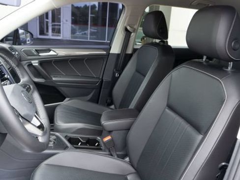 Used 2022 Volkswagen Tiguan SE FWD image 16