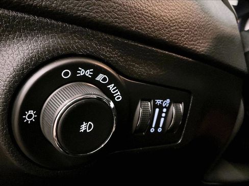 Used 2021 Jeep Compass Latitude w/ Sun and Sound Group image 30