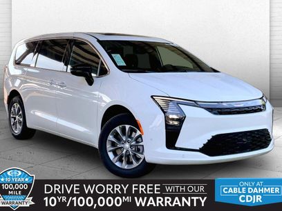 New 2027 Chrysler Pacifica Select w/ Family Tech Group