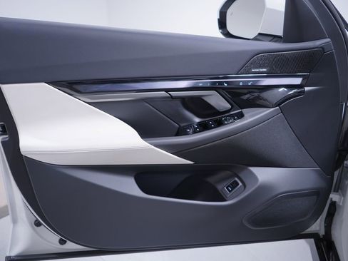 New 2026 BMW i5 eDrive40 w/ M Sport Package image 12