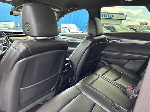Used 2024 Cadillac XT5 Luxury w/ LPO, Floor Liner Package AWD/4WD image 15