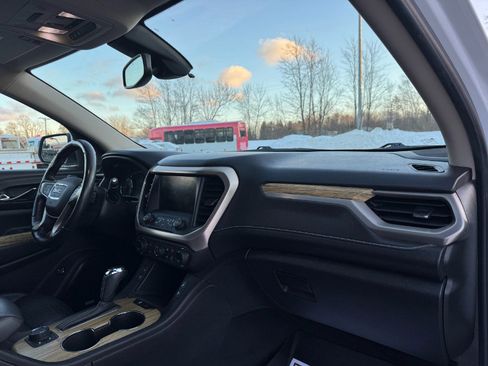 Used 2018 GMC Acadia Denali image 21