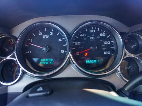 Used 2007 Chevrolet Silverado 2500 LT w/ Suspension Package, Off-Road image 10