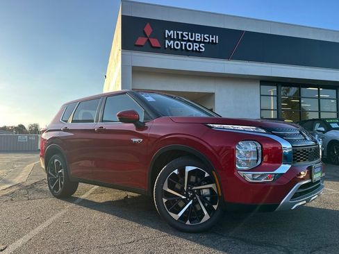 New 2025 Mitsubishi Outlander SE image 2