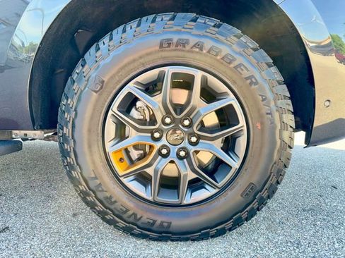 Used 2025 Ford Expedition Tremor AWD/4WD image 38