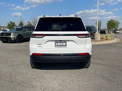 Used 2025 Jeep Grand Cherokee Altitude image 6