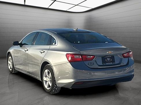 Used 2023 Chevrolet Malibu LT FWD image 2