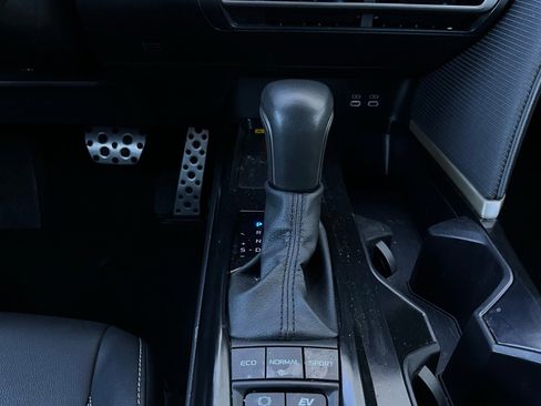 Used 2025 Toyota Camry SE image 24