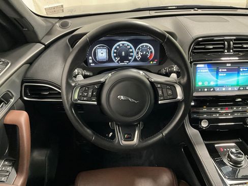 Used 2018 Jaguar F-PACE S image 6