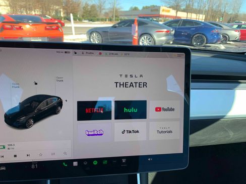 Used 2018 Tesla Model 3 Performance image 27