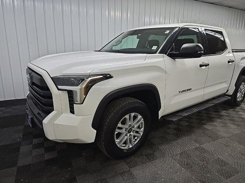 Used 2022 Toyota Tundra SR5 w/ SR5 Convenience Package AWD/4WD image 9