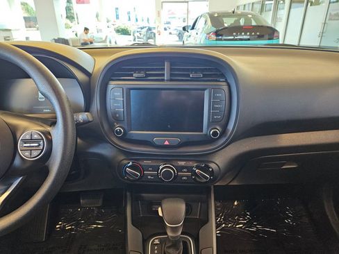 Used 2025 Kia Soul LX w/ LX Technology Package image 18