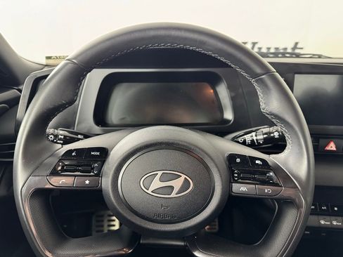 Used 2025 Hyundai Elantra Sport image 18