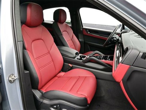 Certified 2025 Porsche Cayenne GTS image 22