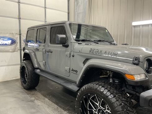 Used 2022 Jeep Wrangler Unlimited Sahara image 4