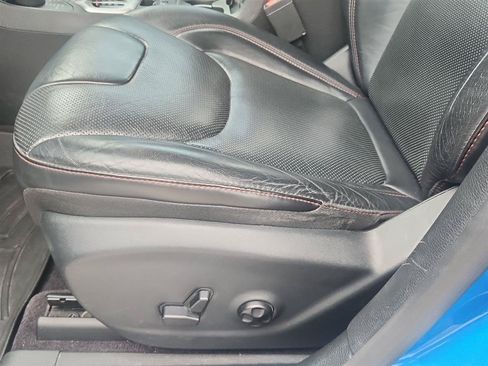 Used 2017 Jeep Cherokee Trailhawk AWD/4WD image 21