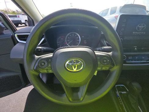Used 2020 Toyota Corolla LE FWD image 5