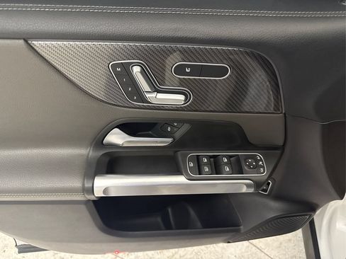 Used 2021 Mercedes-Benz GLB 250 image 31