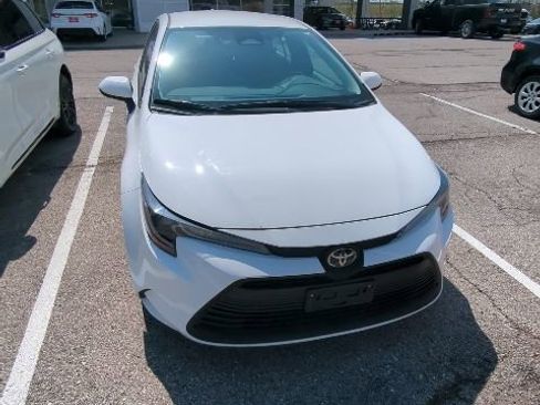 Used 2024 Toyota Corolla LE image 6