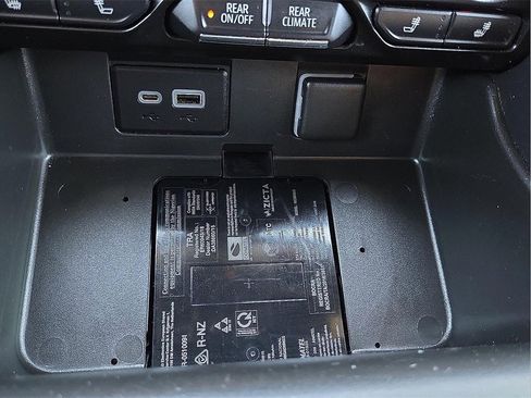 Used 2022 Chevrolet Tahoe Z71 w/ Luxury Package image 10