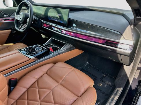 Used 2023 BMW 740i w/ Parking Assistance Package RWD image 29