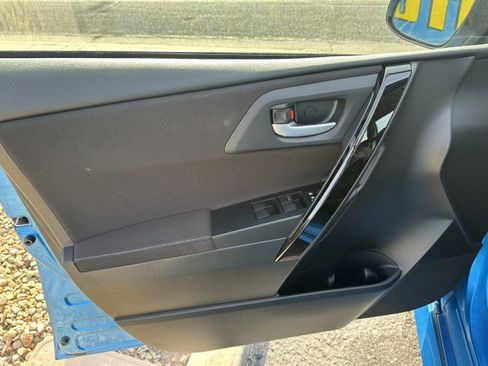 Used 2018 Toyota Corolla iM image 10