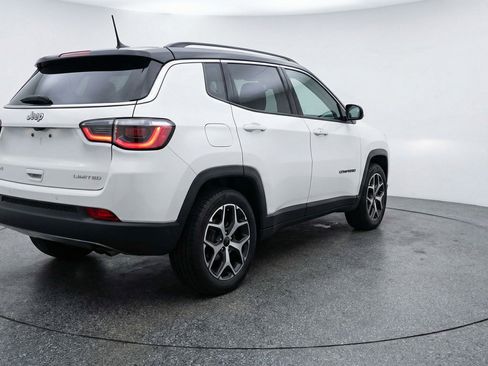 Used 2025 Jeep Compass Limited image 9
