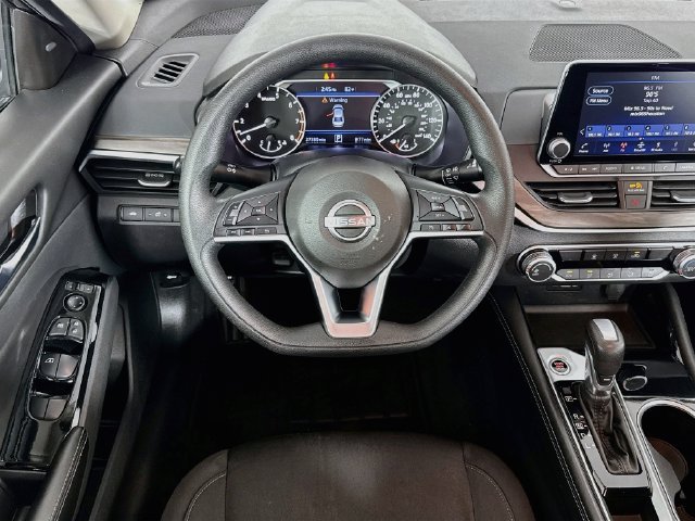 Used 2023 Nissan Altima 2.5 SV FWD image 14