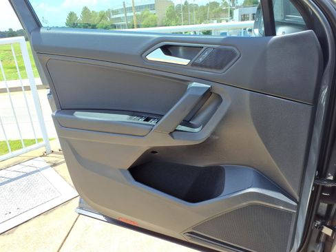 Used 2019 Volkswagen Tiguan SE w/ 3rd Row Seat Package AWD/4WD image 20