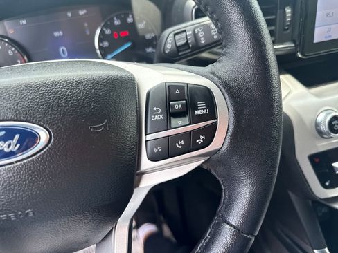 Used 2023 Ford Explorer XLT w/ Equipment Group 202A AWD/4WD image 43