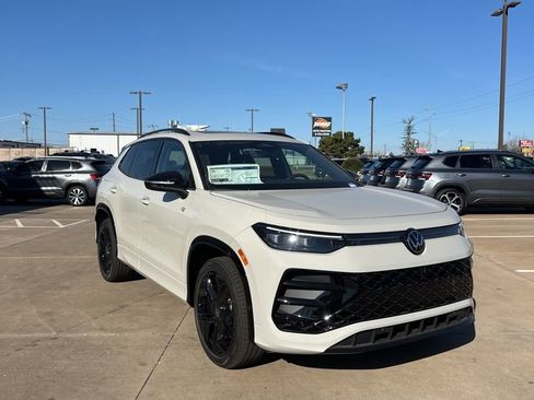 New 2026 Volkswagen Tiguan SE R-Line AWD/4WD image 3