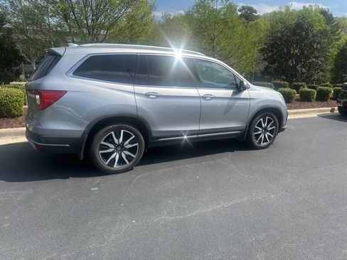 Used 2021 Honda Pilot Touring image 1