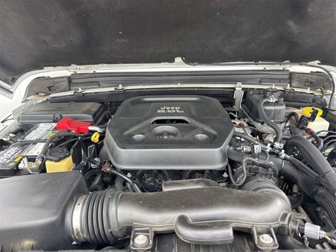 Used 2018 Jeep Wrangler Unlimited Rubicon AWD/4WD image 11