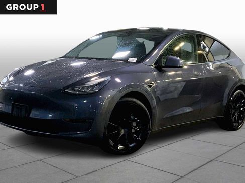 Used 2021 Tesla Model Y Long Range image 1