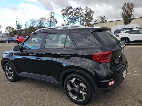 Used 2025 Hyundai Venue SEL FWD image 5