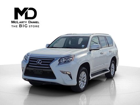 Used 2017 Lexus GX 460 Premium w/ Premium Package image 2